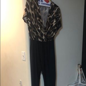 Deep v neck leopard jumper